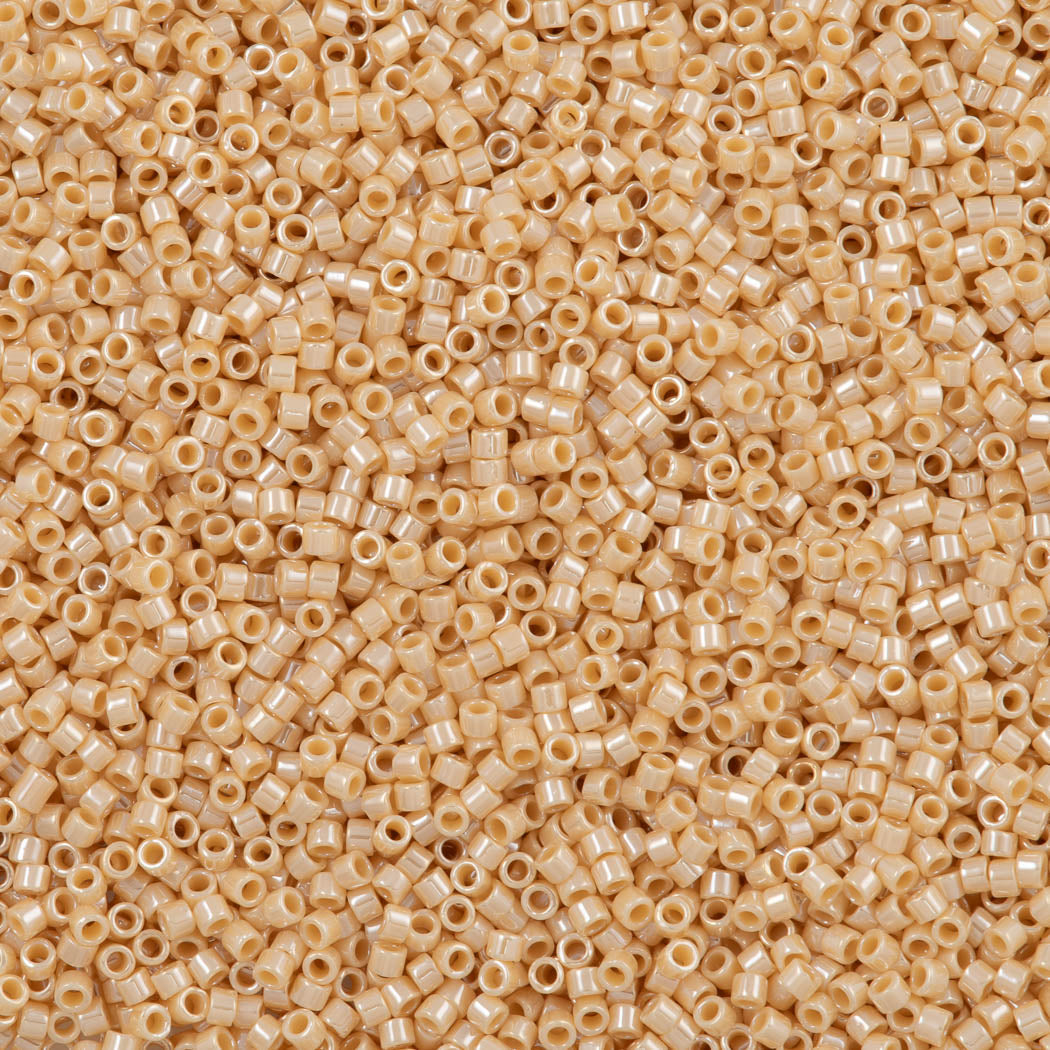 25g Miyuki Delica Seed Bead 11/0 Opaque Light Butter Rum Luster DB1561