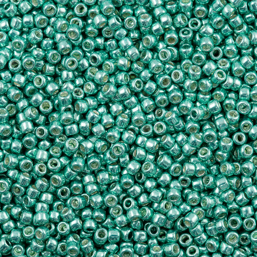 50g Toho Round Seed Bead 8/0 Galvanized Green Teal (561)